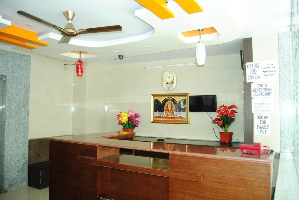 Sai Niwas Hotel Shirdi Bagian luar foto