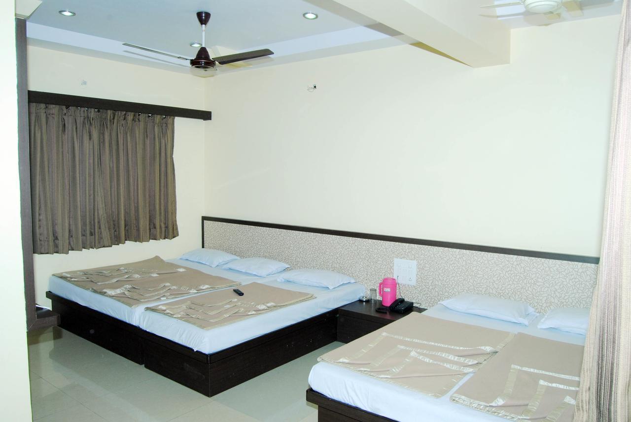 Sai Niwas Hotel Shirdi Ruang foto
